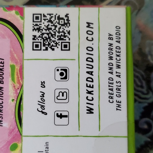 Wicked Audio Jade Earbuds - Kiwi/Bubblegum WI-3052- Comes with Travel Bag - NEW - Picture 5 of 5